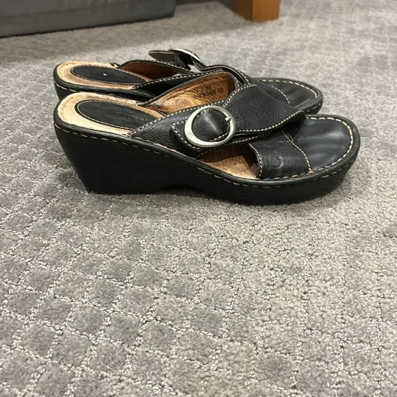 born slip on wedges - Picture 2 of 4